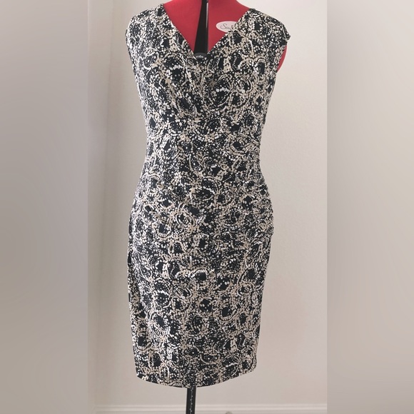 Beautiful Dress - Picture 1 of 7